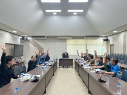 ภาพที่ 1 จาก 10: ประชุมคณะกรรมการพัฒนาท้องถิ่น เรื่องพิจารณาร่างแผนการดำเนินงาน พ.ศ. 2570